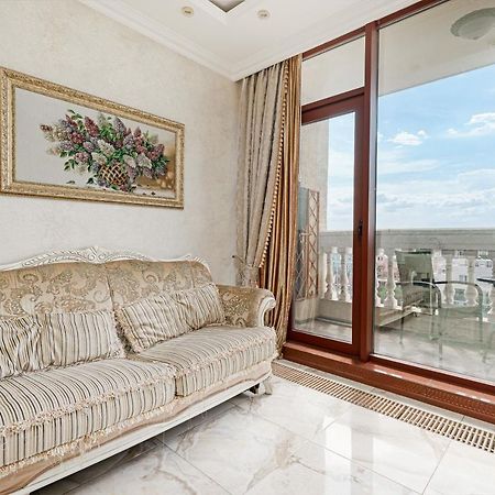 Greek Street Deluxe Apartment 오데사 외부 사진