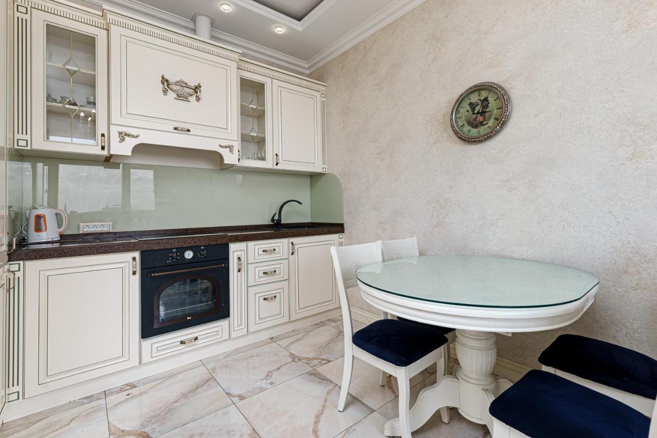 Greek Street Deluxe Apartment 오데사 외부 사진