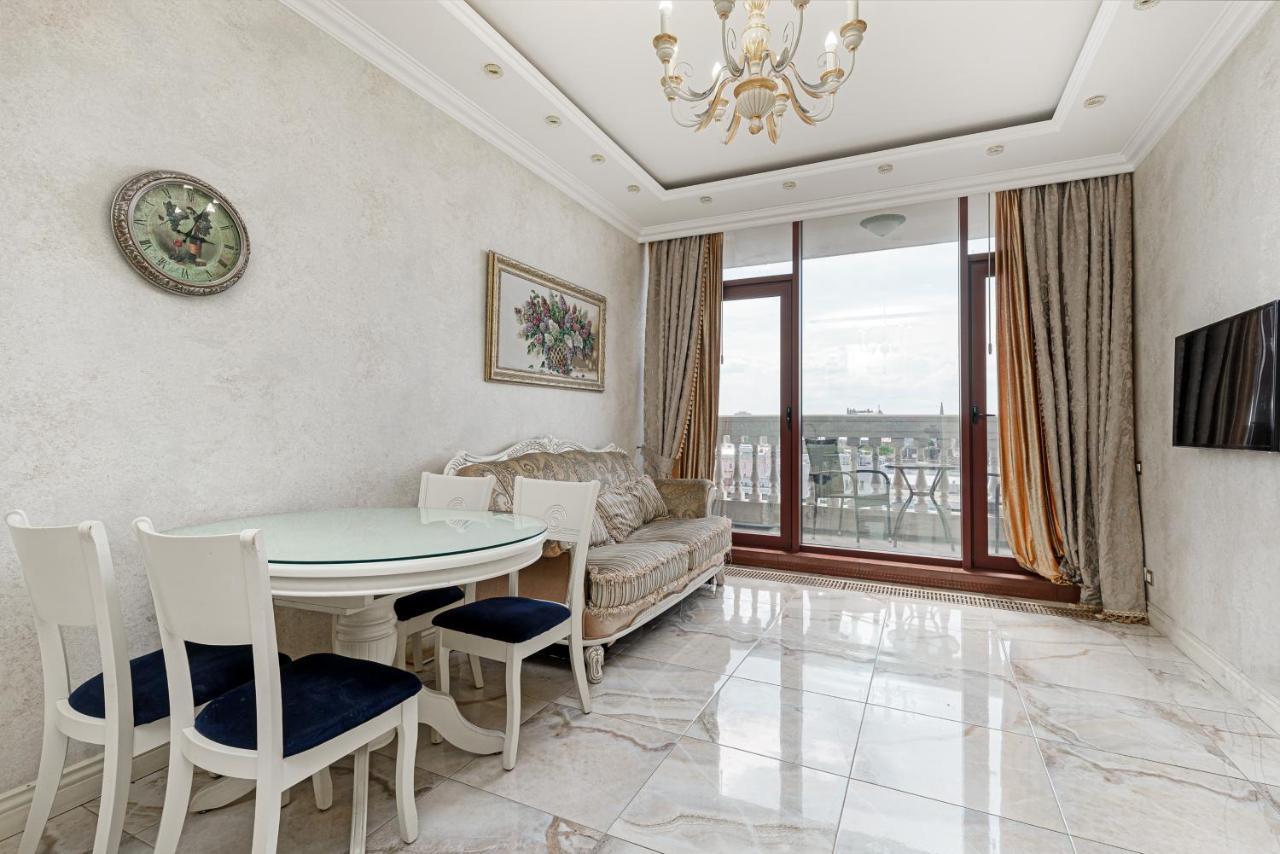 Greek Street Deluxe Apartment 오데사 외부 사진