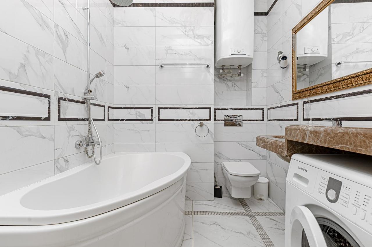 Greek Street Deluxe Apartment 오데사 외부 사진