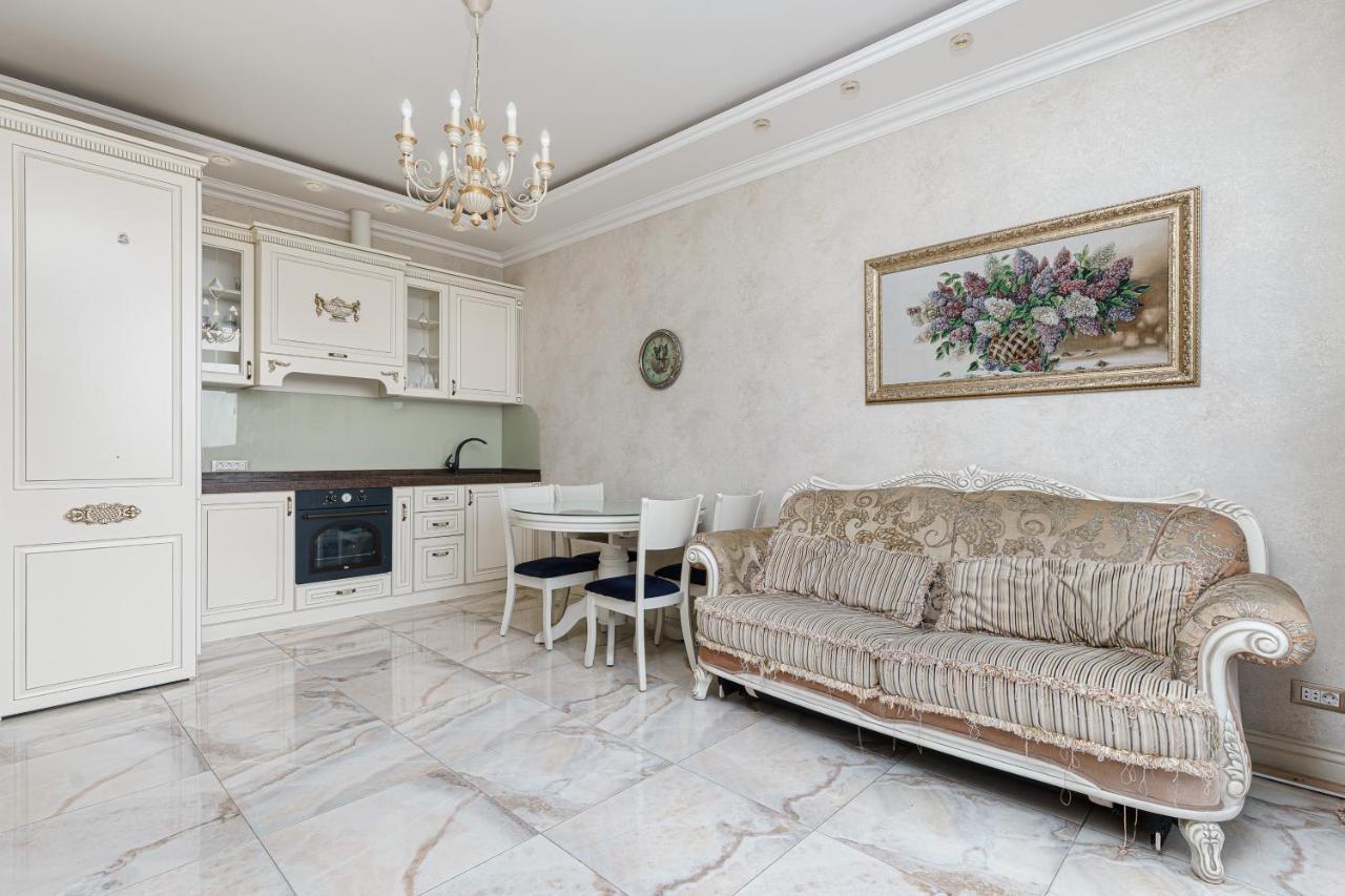 Greek Street Deluxe Apartment 오데사 외부 사진