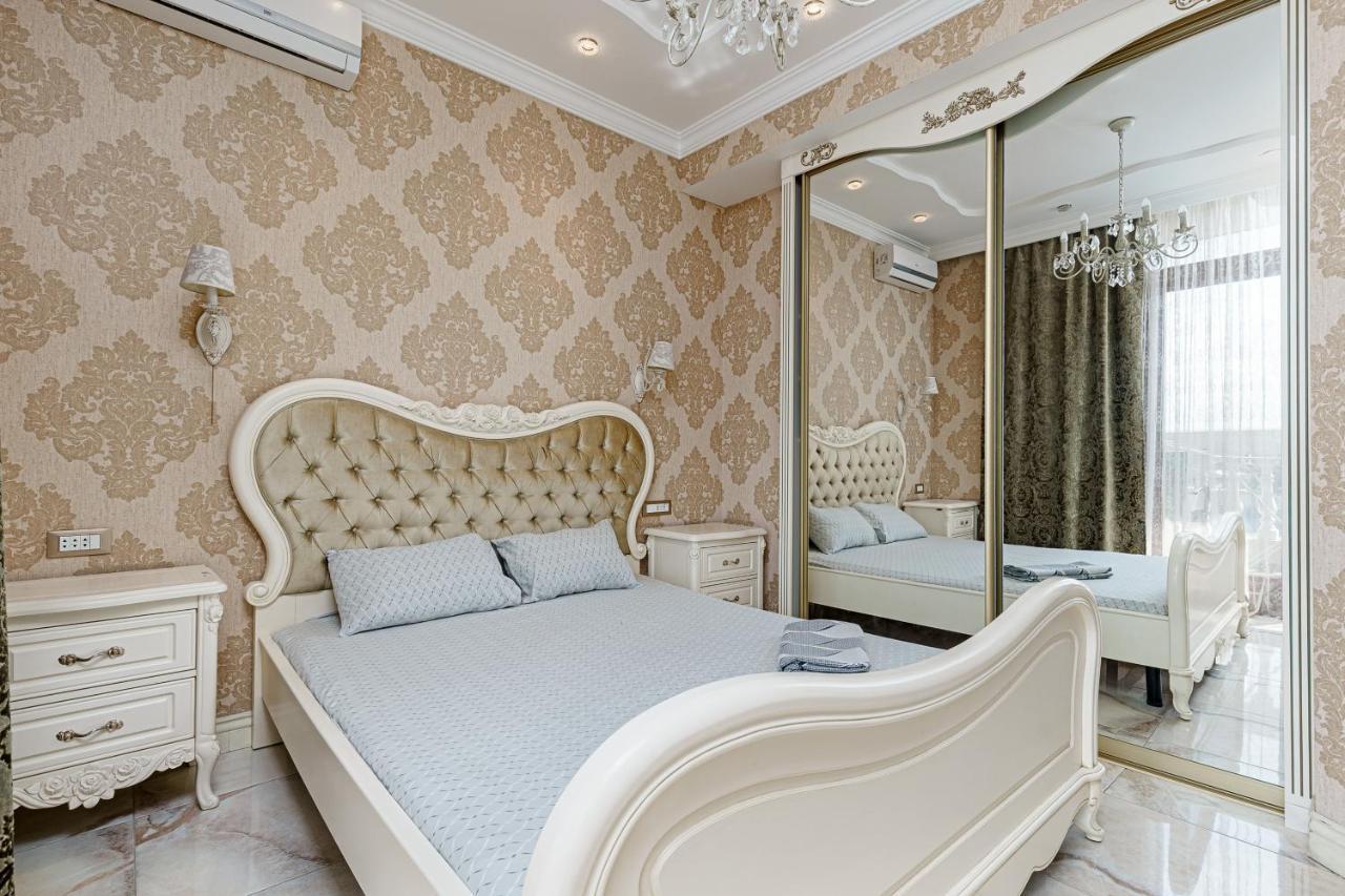 Greek Street Deluxe Apartment 오데사 외부 사진