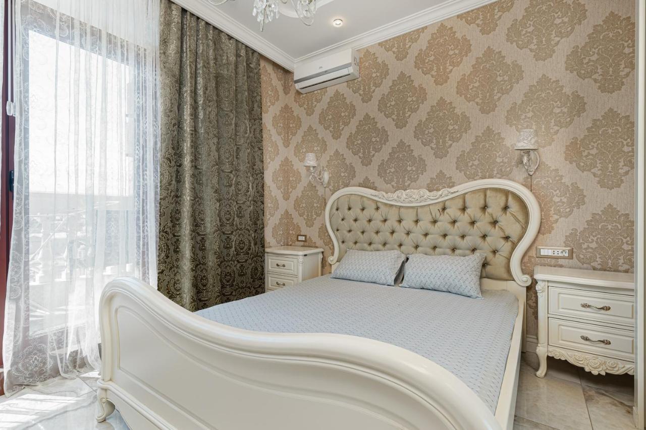 Greek Street Deluxe Apartment 오데사 외부 사진