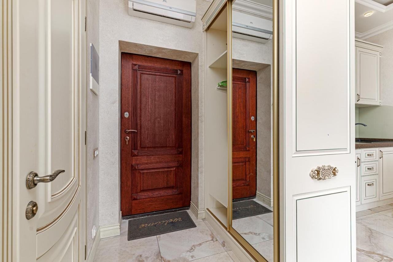 Greek Street Deluxe Apartment 오데사 외부 사진